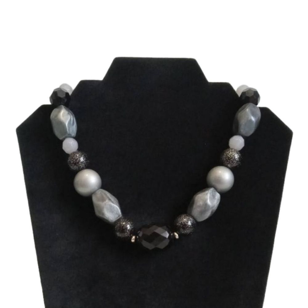 Black & Silvery Gray Multiple Shapes Chunky Beads Single Strand Fashion Necklace